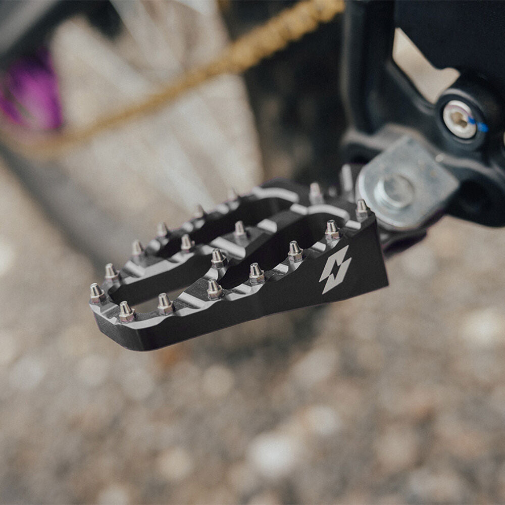 Full-E Charged Footpeg Set